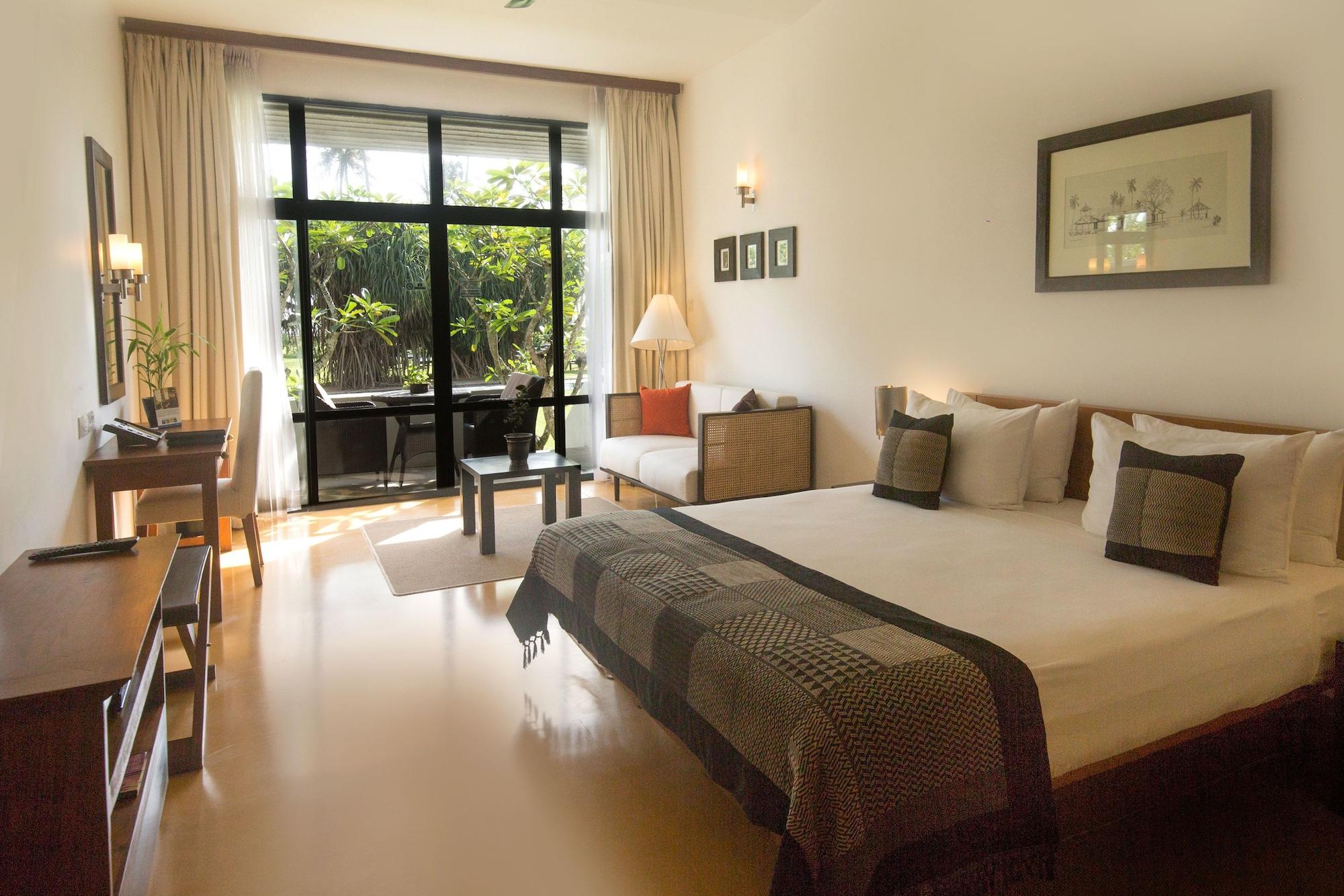 וואדואה The Blue Water - Geoffrey Bawa Heritage - City Resort Hotel מראה חיצוני תמונה
