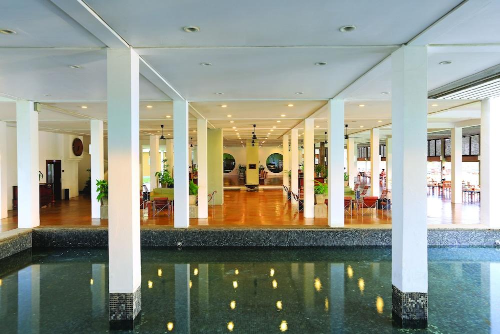 וואדואה The Blue Water - Geoffrey Bawa Heritage - City Resort Hotel מראה חיצוני תמונה