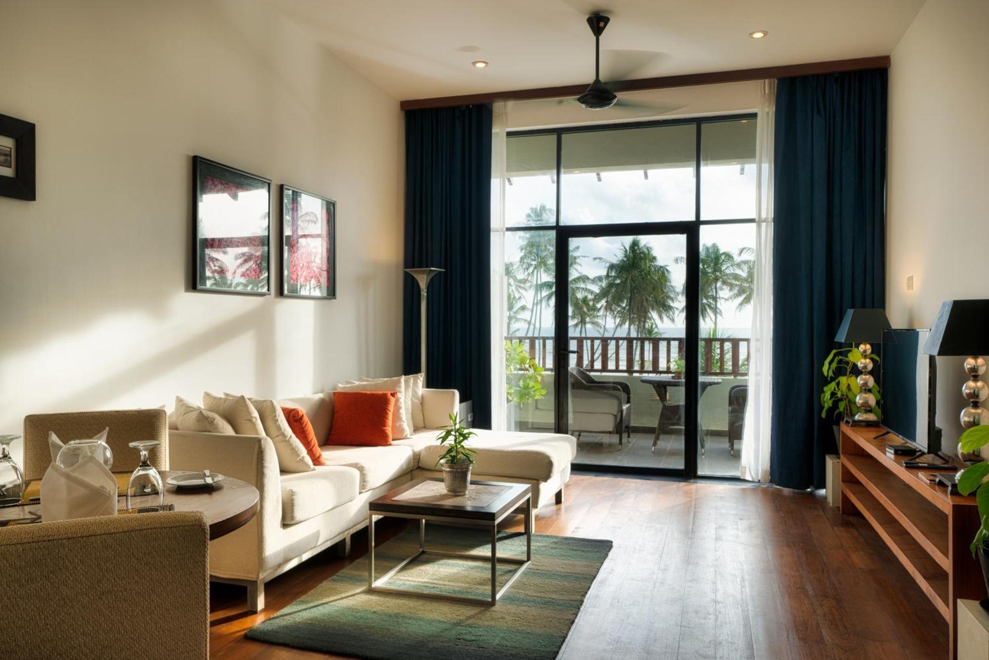 וואדואה The Blue Water - Geoffrey Bawa Heritage - City Resort Hotel מראה חיצוני תמונה