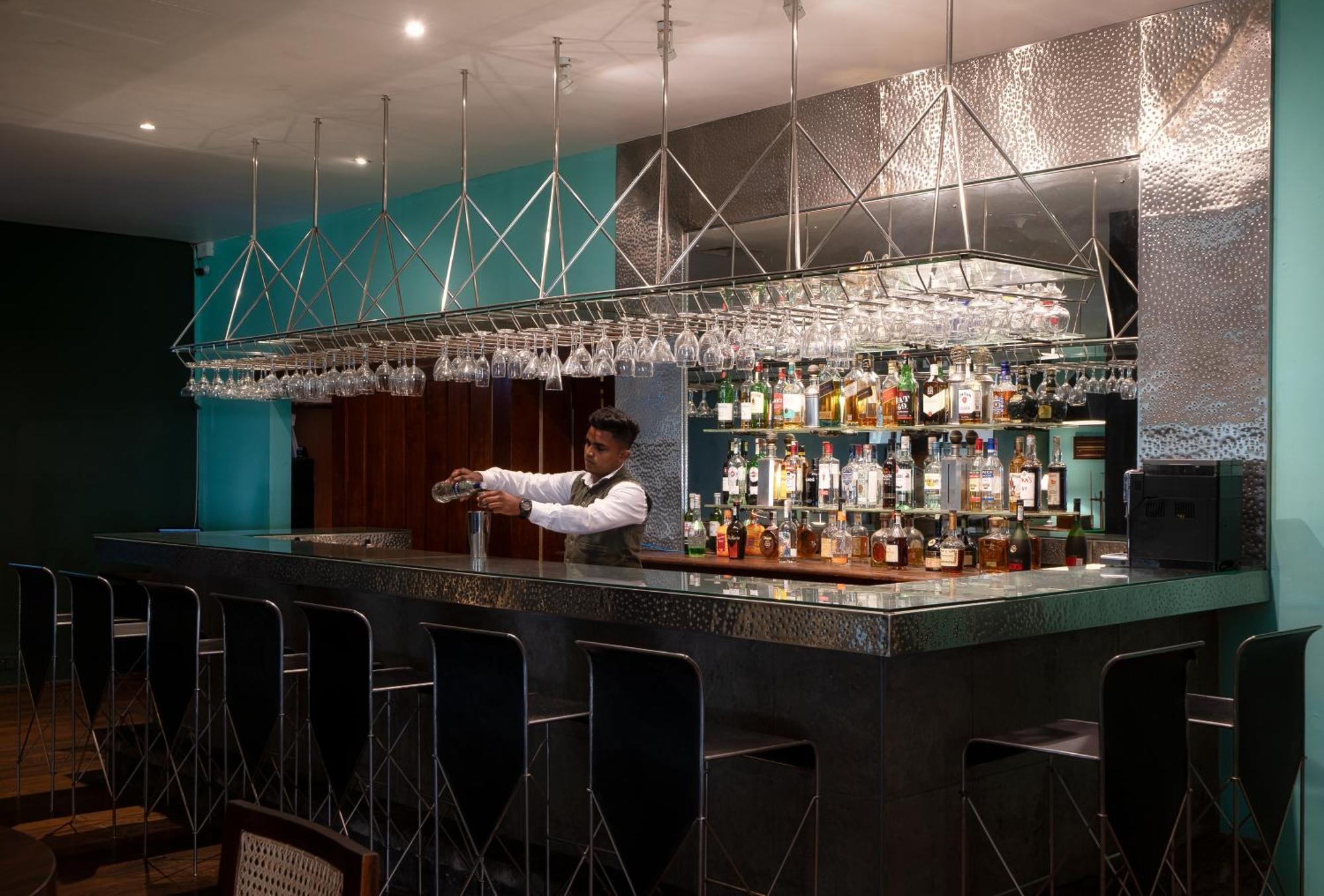 וואדואה The Blue Water - Geoffrey Bawa Heritage - City Resort Hotel מראה חיצוני תמונה