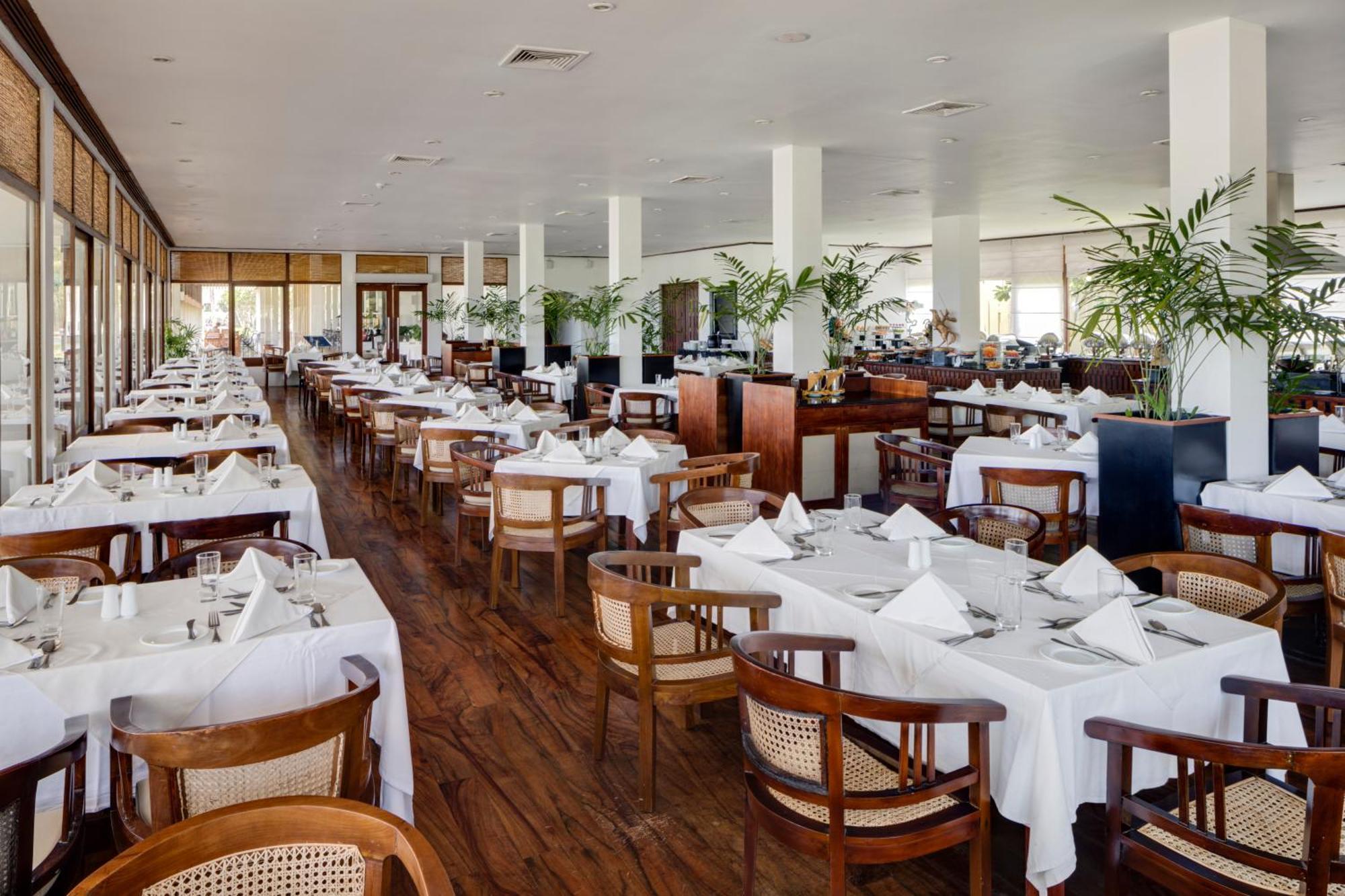 וואדואה The Blue Water - Geoffrey Bawa Heritage - City Resort Hotel מראה חיצוני תמונה