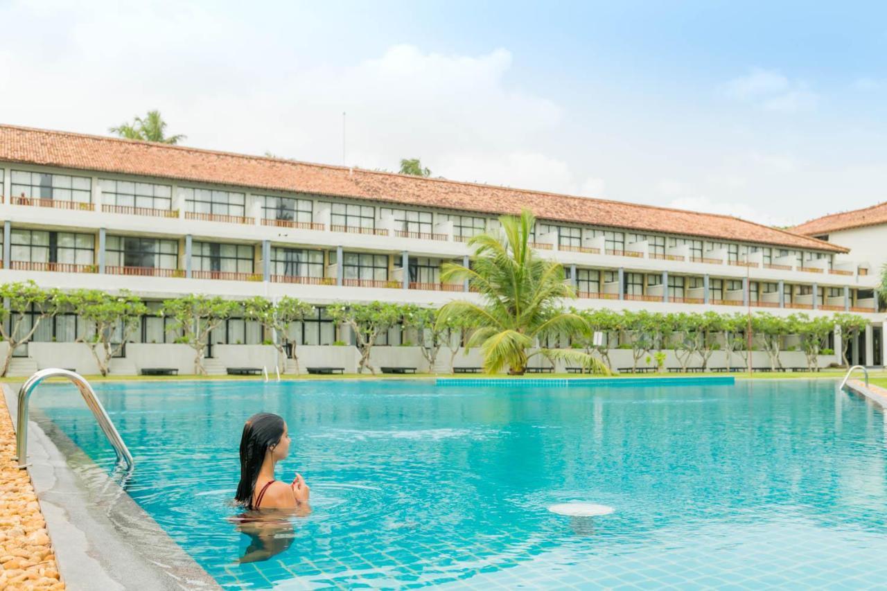 וואדואה The Blue Water - Geoffrey Bawa Heritage - City Resort Hotel מראה חיצוני תמונה