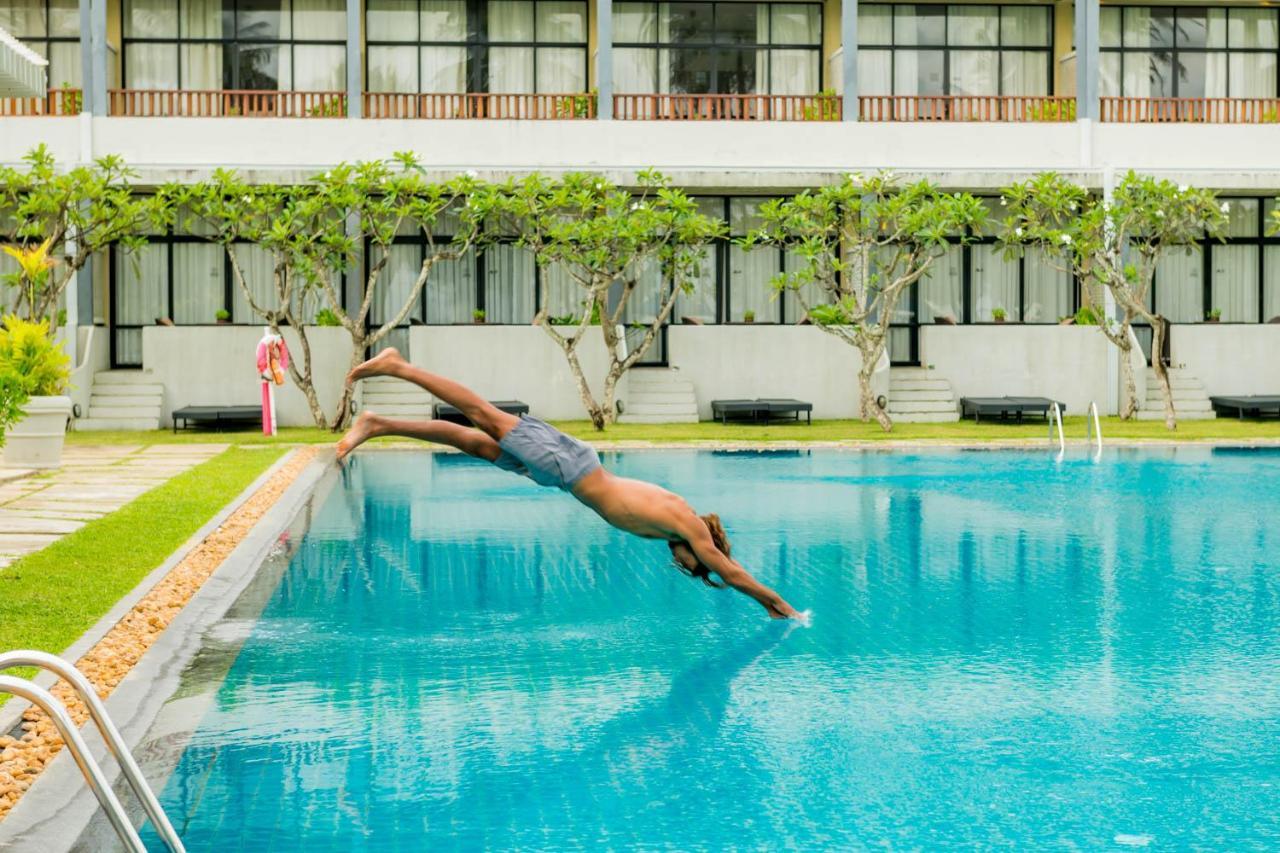 וואדואה The Blue Water - Geoffrey Bawa Heritage - City Resort Hotel מראה חיצוני תמונה